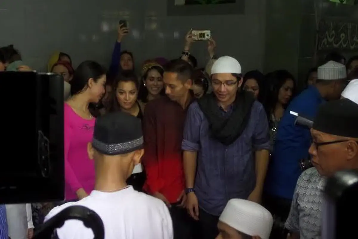 Pasha Unggu dan sejumlah artis