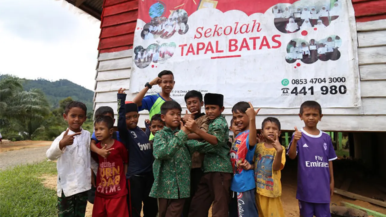 Perjuangan Suraidah, Membangun Optimisme di Sekolah Tapal Batas