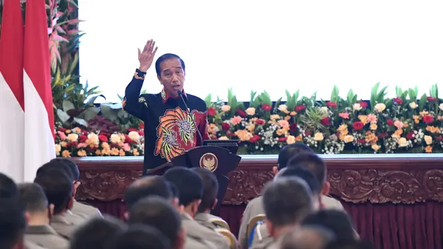 President Jokowi gives briefing to the Chiefs of Indonesian National Police across Indonesia in the palace.