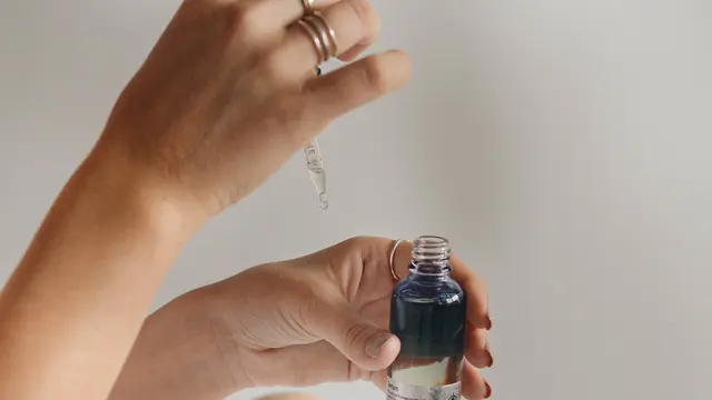 Bikin Kelihatan Tua, Ini 5 Cara Menghilangkan Garis dan Kerutan di Leher