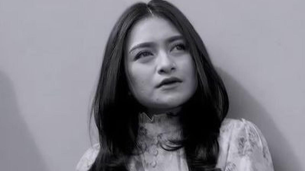 Nathalie Holscher Buka Hijab Setelah Mualaf