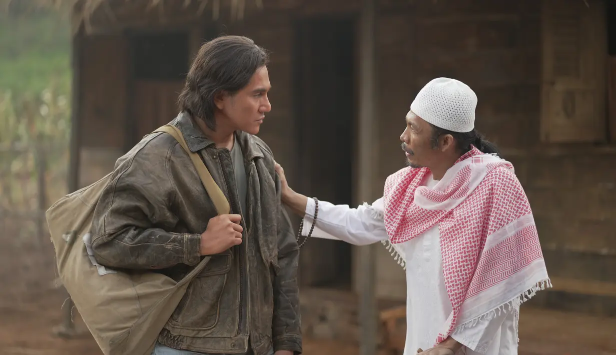 Qodrat konsisten mendulang 100 ribuan penonton per hari selama sepekan. Hari kedelapan, Vino G Bastian lewat akun Instagram terverifikasinya, mengabarkan Qodrat merangkul 865 ribuan penonton. “Alhamdulillah. Jumat berkah. Kabar bahagia terus datang setiap hari. Terima kasih untuk 865.833 penonton yang telah menyaksikan Qodrat sampai hari ke-8,” bintang film Miracle In Cell No. 7 mengumumkan. (Foto: Dok. Magma Entertainment/ Rapi Films)