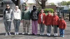 Berangkat liburan ke Jepang, Zaskia, Hanung dan 6 anak mereka mendarat di Bandara Internasional Narita, dan mengunjungi sejumlah tempat. Bintang sinetron Para Pencari Tuhan itu mengajak Kana Sybila, Kala Madali, Bhai Kaba, Bhre Kata, dan Bhaj Kama. Ia juga mengajak anak sambungnya, Barmastya Bumi. (Liputan6.com/IG/@zaskiadyamecca)