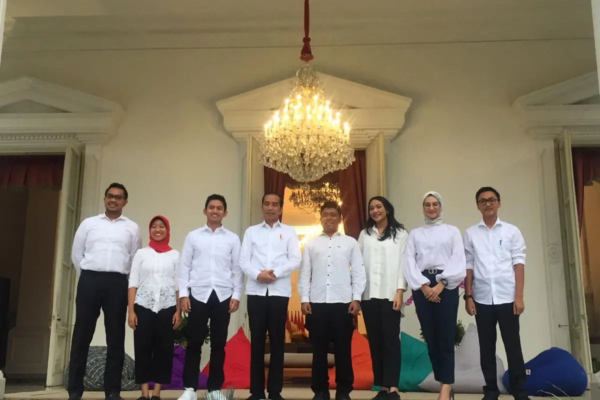 Jokowi Memperkenalkan 7 Staf Khusus Baru Presiden