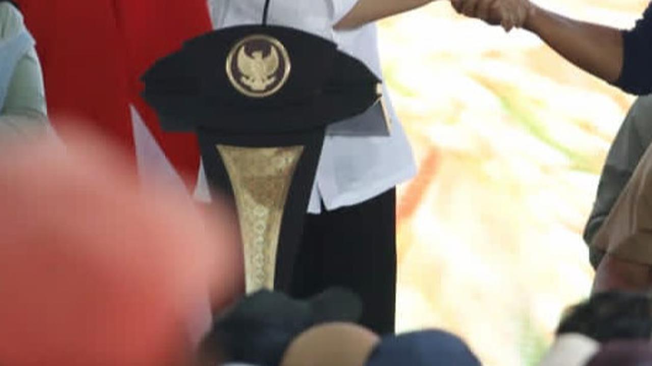 VIDEO: Jokowi Disoraki Petani, Ceritakan Sulitnya Bahan Pupuk dari Rusia Akibat Perang