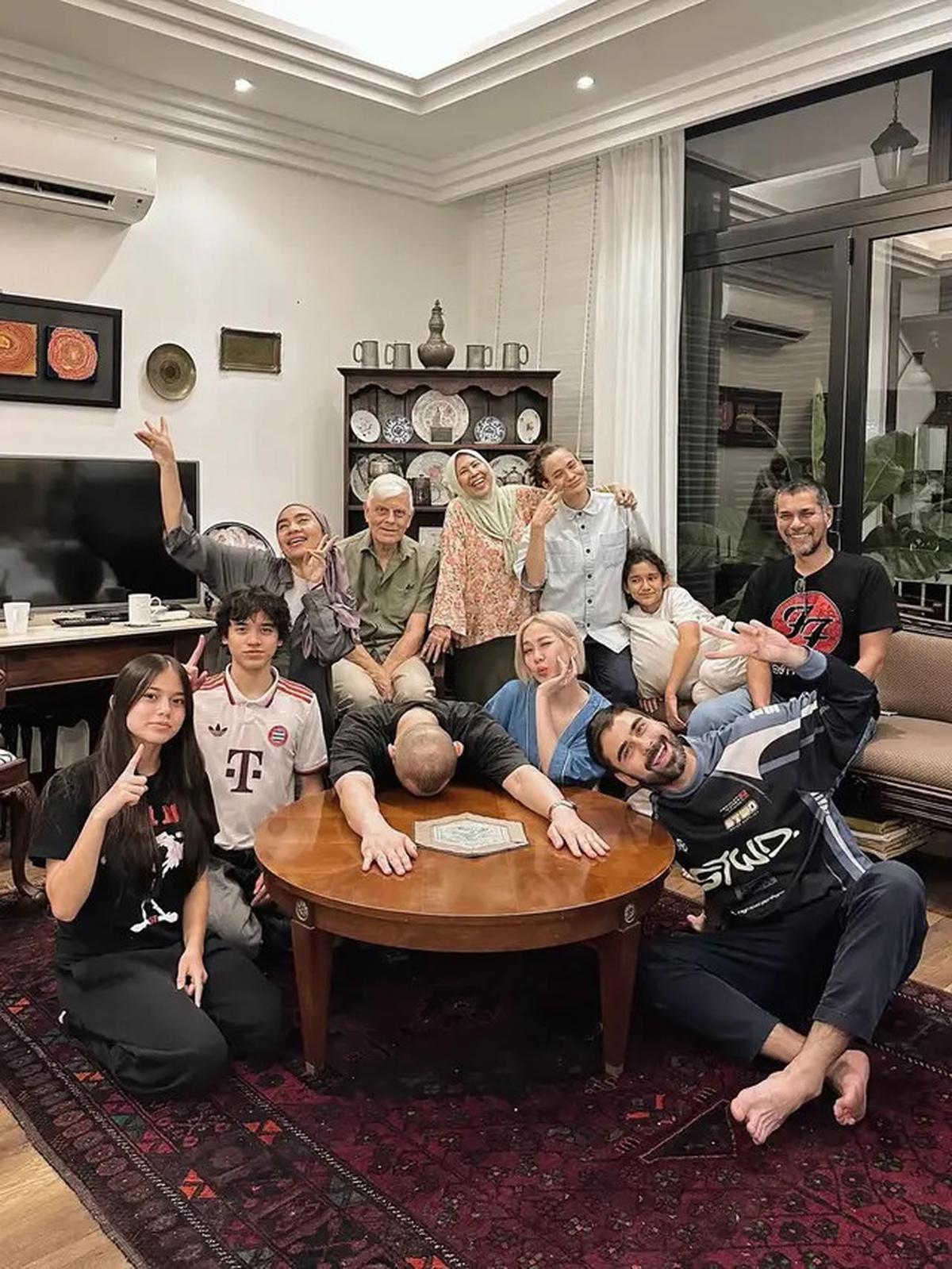 Intip Potret BCL Makan Siang Bareng Anak dan Suami, Sosok Perempuan Muda Bareng Noah Curi Perhatian