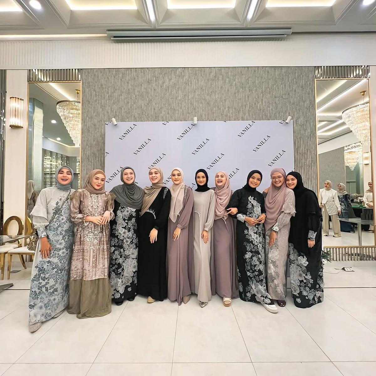 7 Potret Faby Marcelia Bareng Sederet Seleb Berhijab, Senang Bisa Kumpul dengan Circle Positif