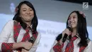 Melody JKT48 (kanan) dan Shania JKT48 (kiri) saat jumpa pers konser Melody Graduation di Jakarta, Jumat (16/3). Manajemen menyiapkan konser Melody Graduation pada 24 Maret jelang kelulusannya. (Liputan6.com/Faizal Fanani)