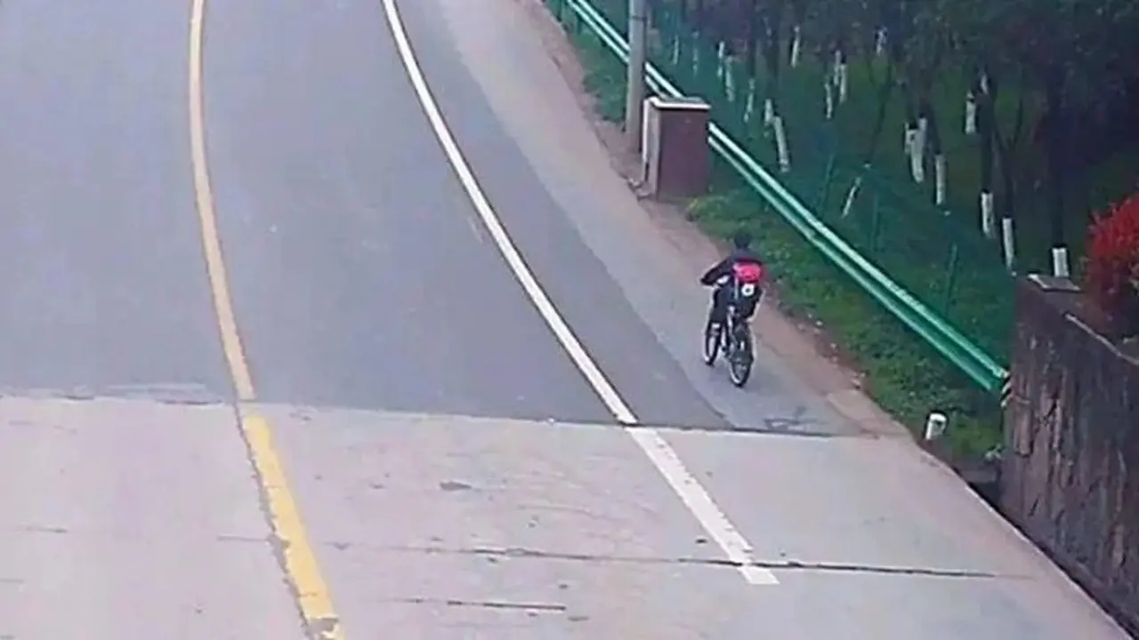 Dimarahi Sang Ibu, Bocah 11 Tahun Ini Nekat Kayuh Sepeda Sejauh 130 Km ke Rumah Nenek