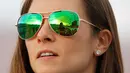 Danica Patrick berpose sebelum mengikuti kualifikasi the Monster Energy NASCAR Cup Series Kobalt 400 di Las Vegas, Nevada (10/3). Danica menggemari dunia balap saat berusia 10 tahun dengan terjun pada ajang go-carting. (Jonathan Ferrey/Getty Images/AFP)