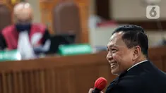 Mantan Kepala Badan Nasional Pencarian dan Penyelamatan Nasional (Kabasarnas) Marsekal Madya (Purn) Henri Alfiandi memberikan kesaksian dalam sidang perkara dugaan suap dengan terdakwa Mulsunadi Gunawan, Roni Aidil dan Marilya di Pengadilan Negeri Tipikor, Jakarta, Senin (6/11/2023). (Liputan6.com/Faizal Fanani)
