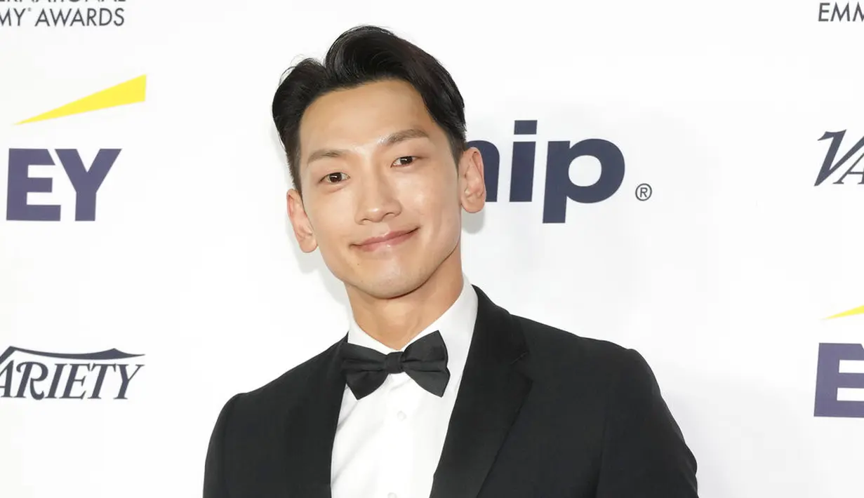 Rain dalam International Emmy Awards di New York Hilton Midtown, Senin (21/11/2022). (Foto: Charles Sykes/Invision/AP)