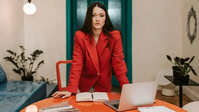 6 Tips Mudah Menjadi Alpha Woman, Bisa Menarik Perhatian Banyak Orang!