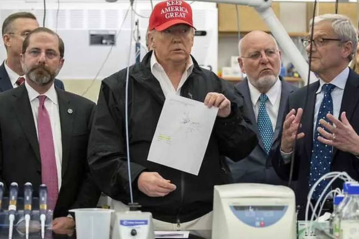 Kunjungan Donald Trump dengan otoritas layanan kesehatan AS terkait uji Virus Corona di Atlanta.