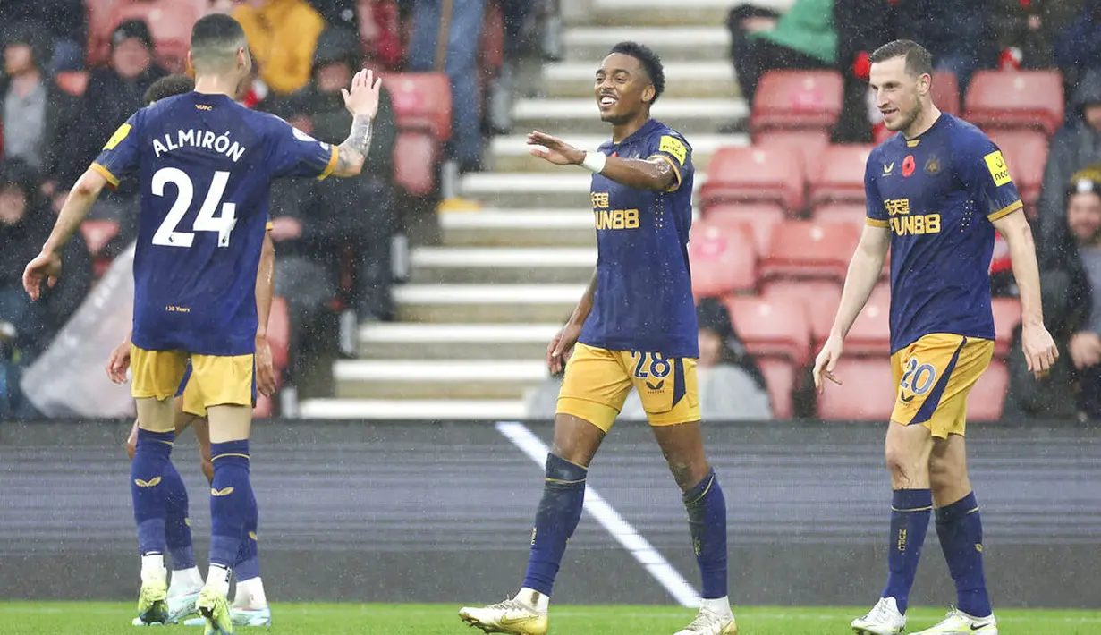 Berkat kemenangan tersebut Newcastle United menatap persaingan di papan atas. The Magpies bertengger di posisi ketiga dengan 27 poin. (Steven Paston/PA via AP)