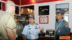 Citizen6, Jakarta Pusat: Dalam kunjungan Kasum TNI ke Indo Defence 2012 didampingi Wairjen TNI Mayor Jenderal TNI Chaidir Serunting Sakti, Waasrenum Panglima TNI Brigadir Jenderal TNI Suhardjanto, dan pejabat TNI lainnya. (Pengirim: Badarudin bakri)