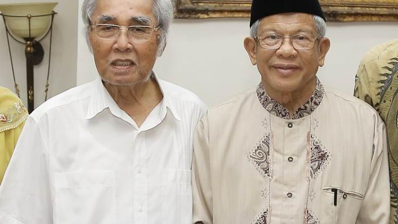 AM Fatwa Kenang Masa Lalu Bersama Pendiri PDIP Sabam Sirait 
