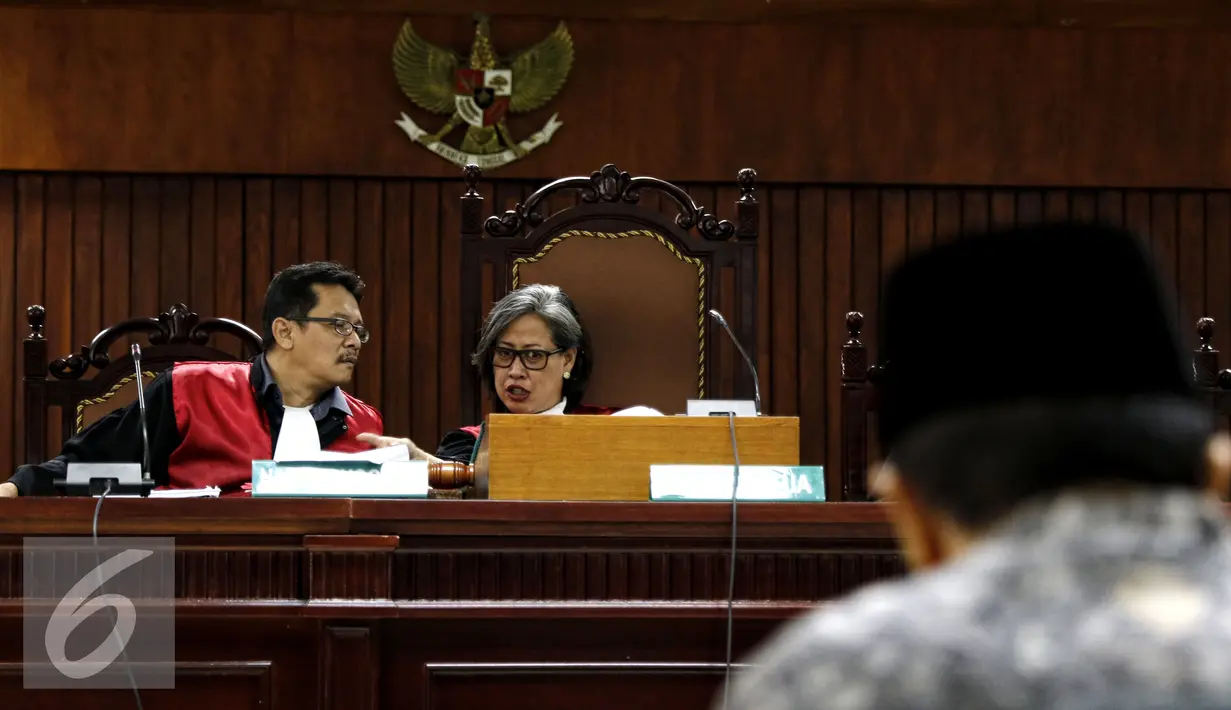 Hakim Tipikot Artha Theresia menetapkan agar Waryono diperiksa kesehatannya di RS Pusat Angkatan Darat (RSPAD) serta memutuskan bahwa sidang kembali dilanjutkan pada 9 September 2015 mendatang, Jakarta, Rabu (26/8/2015). (Liputan6.com/Yoppy Renato)