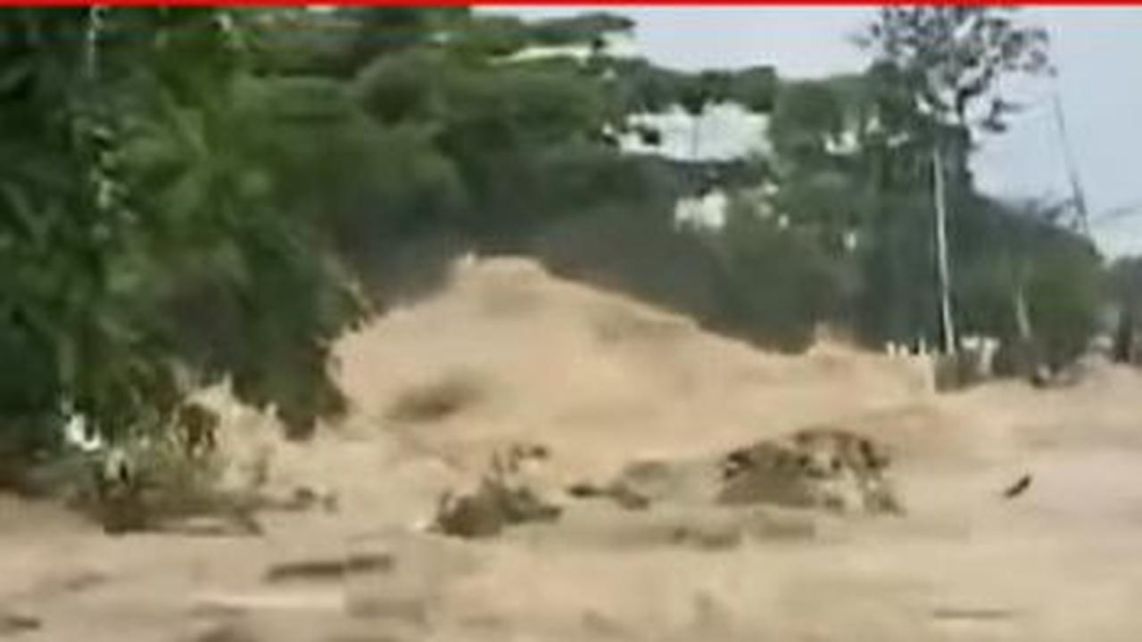 Potret Terkini Banjir Bandang Grobogan, Arus Air Sangat Deras Hingga Sebabkan Jalan Lumpuh Total