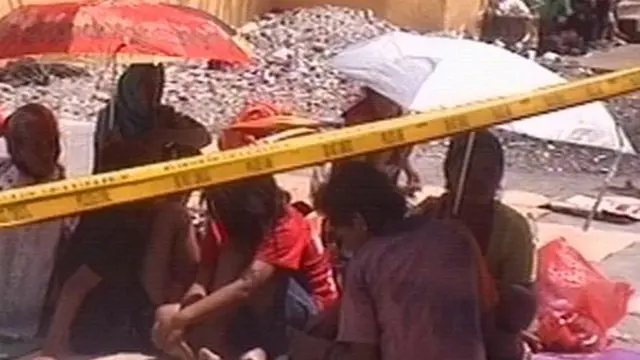 [VIDEO] Berburu Angpau Imlek, Ratusan Pengemis Padati Vihara Petak 9
