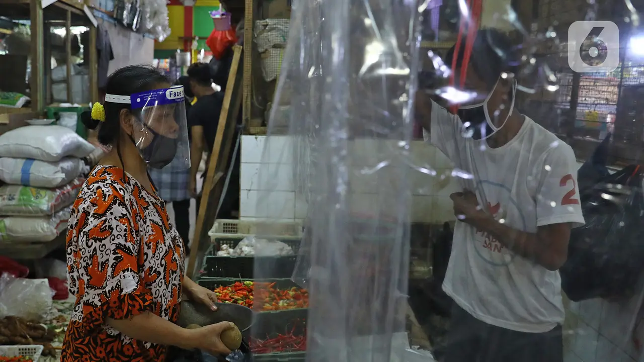 Terapkan Protokol Kesehatan, Begini Suasana Pasar Santa Jakarta