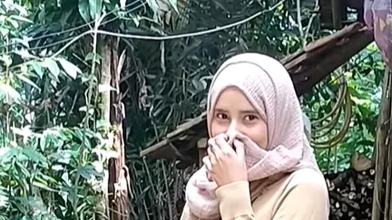 Intip Kabar Terbaru Gadis Keturunan Inggris yang Kini Bantu Nenek di Pelosok Sukabumi, Hidup Sederhana