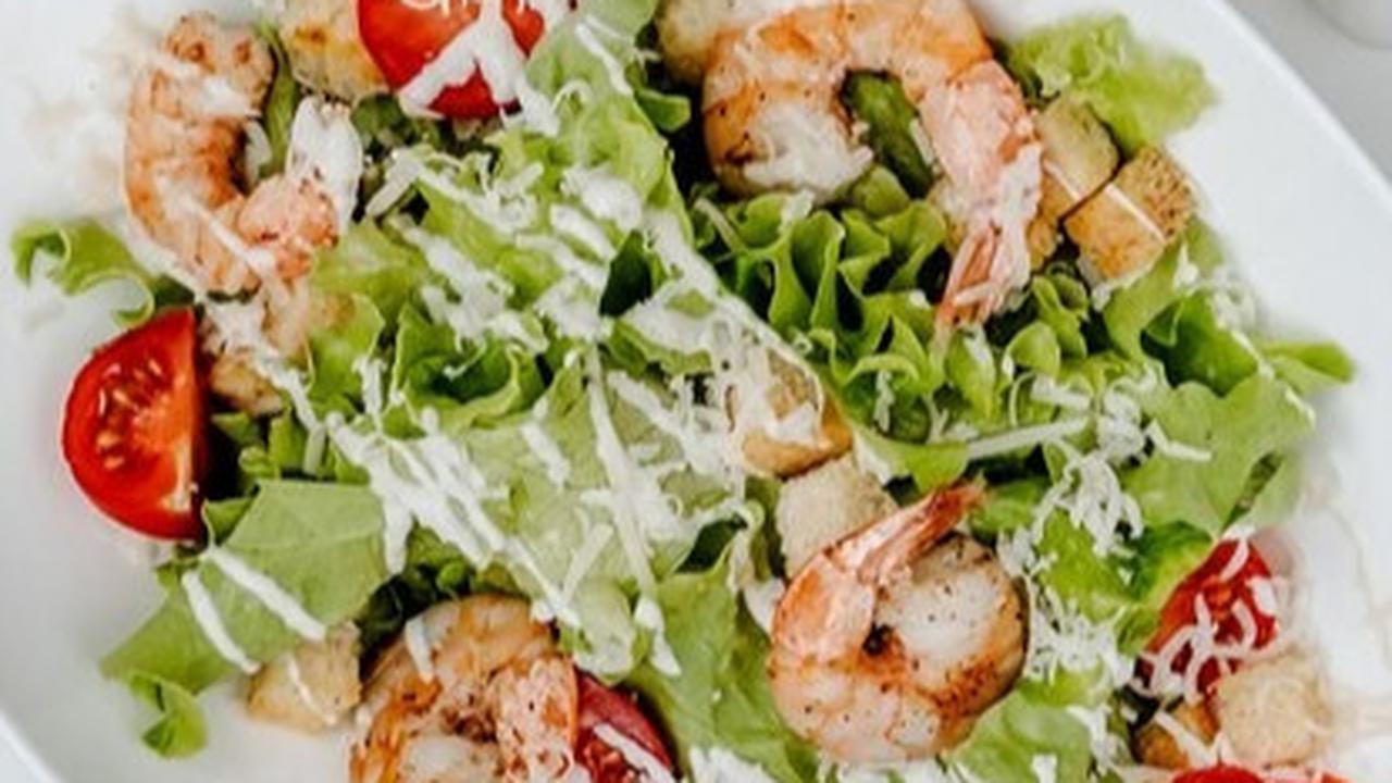 Salad yang sehat dimulai dari pemilihan dressing yang tepat – memastikan kombinasi nutrisi yang baik dan kenikmatan dalam setiap suapan.