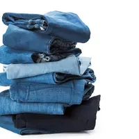 Jeans membutuhkan banyak air untuk diproduksi. (Foto: Freepik/fabrikasimf)