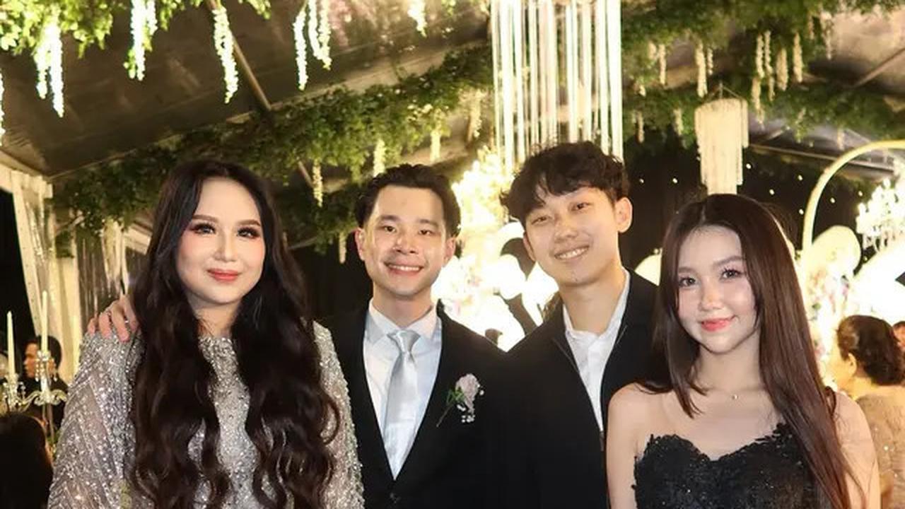 6 Potret Sisca Kohl dan Jess No Limit di Pernikahan Jessica Jane, Memukau