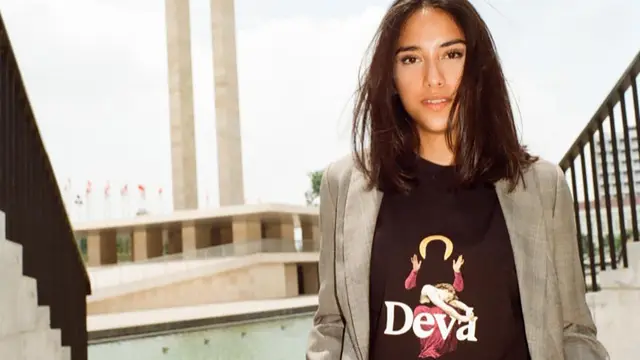 Potret Sabrina Alatas dengan Rambut Terurai (Instagram/@sab_sash)