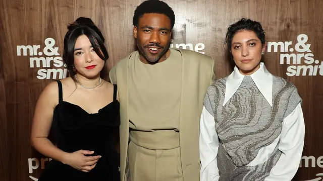 Maya Erskine, Donald Glover, dan Francesca Sloane pada Red Carpet Premiere di New York (31/1/2024). [Foto: Prime Video}