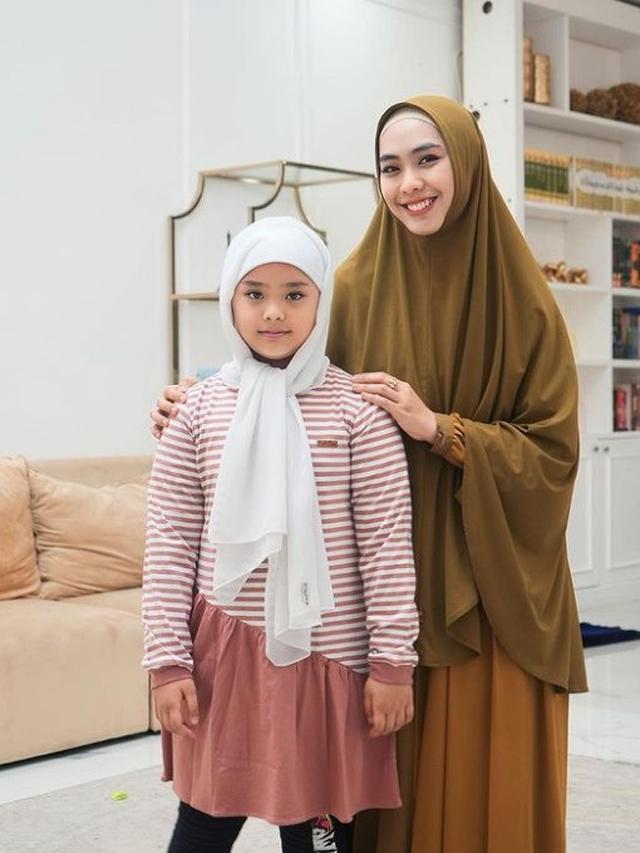 Potret Oki Setiana Dewi dan Anak (Sumber:Instagram/okisetianadewi)