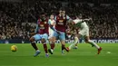 Sayangnya, Richarlison dan kawan-kawan kesulitan untuk membongkar pertahanan rapat yang digalang tim asuhan Vincent Kompany. (AP Photo/Ian Walton)