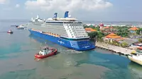 Kapal Cruise Celebrity Solstice bersandar di Pelabuhan Benoa. (Foto: Istimewa)