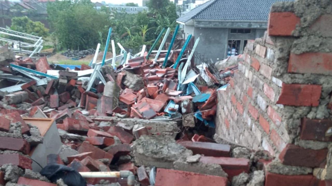 Hujan Lebat dan Angin Kencang Terjang Kabupaten Bandung, Puluhan Rumah Rusak dan Hancur