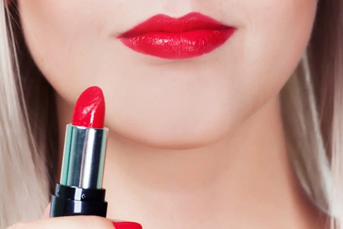 Mengikuti 3 Tips Ini, Dijamin Lipstik Kamu Akan Tahan Lama