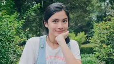 Dengan beragam pose saat berfoto Diandra Agatha selalu dipuji cantik, salah satunya adalah pose topang dagu. Berpose topang dagu sembari pamerkan senyum manisnya, pesona artis dengan nama lengkap Diandra Agatha Astuti ini bikin pangling. Tak sedikit warganet yang sering bubuhkan pujian di kolom komentar unggahan Diandra Agatha. (Liputan6.com/IG/@diandraagatha)