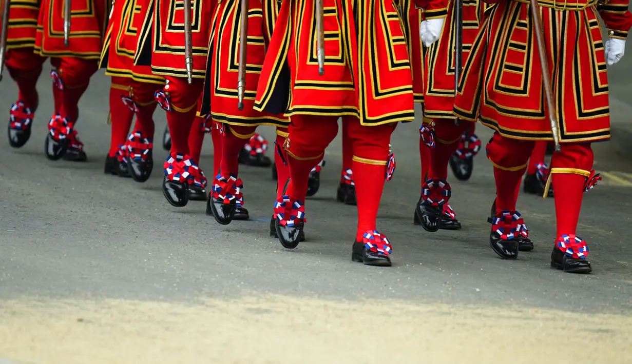 Yeoman of the Guard di pemakaman Ratu Elizabeth II di London, 19 September 2022.  (Foto: AP Photo/Petr David Josek, Pool)