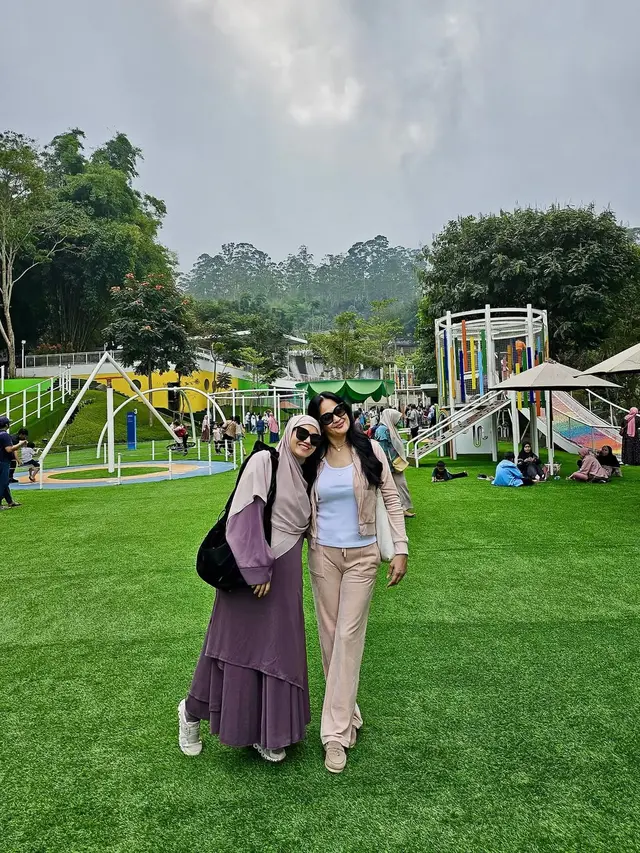 Donna Harun dengan Herfiza Novianti
