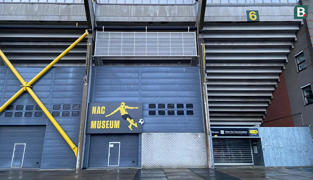 NAC Museum. Sama seperti pertandingannya yang tanpa penonton, Museum NAC Breda juga terpaksa tutup karena pandemi Covid-19. NAC kini berlaga di divisi kedua Liga Belanda atau Eerste Divisie dan bertengger di posisi 4 klasemen. (Bola.com/Tito Sianipar)
