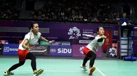 Ganda putri Indonesia Della Destiara Haris / Rizki Amelia Pradipta kalah dari pasangan Jepang Misaki Matsutomo / Ayaka Takahashi pada partai keempat semifinal bulu tangkis beregu Asian Games 2018. (Humas PP PBSI)