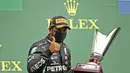 Tepat 15 November 2020 menjadi hari bersejarah bagi pembalap Mercedes, Lewis Hamilton. Pria asal Stevenage, Inggris, itu berhasil menyabet gelar juara dunia F1 untuk kali ketujuh di GP Turki. (AP Photo/Francisco Seco, Pool)