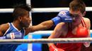 Petinju Kuba, Michael Joahnys Argilagos memukul petinju Rusia, Vasilii Egorov pada laga AIBA World Boxing Championship di Doha, Qatar, Rabu (14/10/2015). (AFP Photo/Faisal Al-Tamimi)