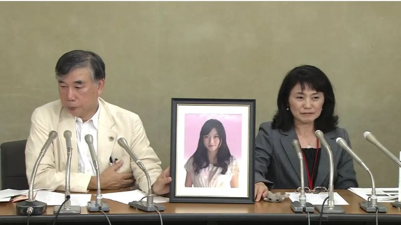 Pembuat kebijakan di Jepang menemukan seorang pekerja wanita Dentsu, Matsuri Takahashi, terpaksa bekerja dengan jam kerja yang terlalu panjang. 