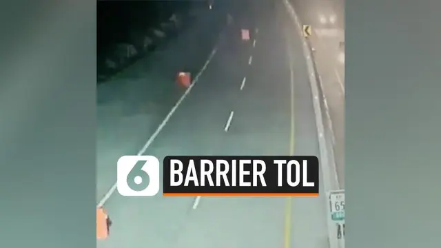 Kamera CCTV merekam kejadian misterius yang terjadi di jalan tol daerah Pandan-Malang. Terlihat dua buah water barrier bergerak sendiri.