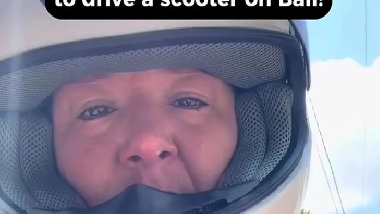 Viral WNA Menangis Setelah Menyaksikan Kecelakaan di Bali, Sarankan Pengendara Motor Pakai Helm