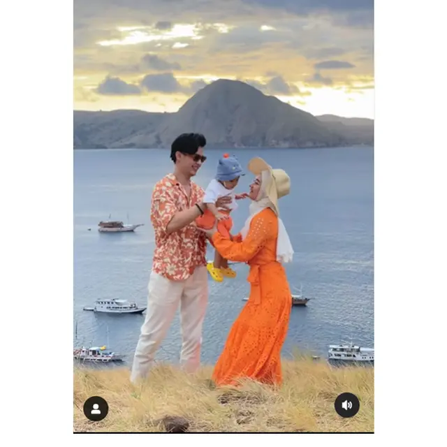 6 Potret Liburan Dinda Hauw dan Rey Mbayang di Labuan Bajo, Bak Honeymoon Kedua