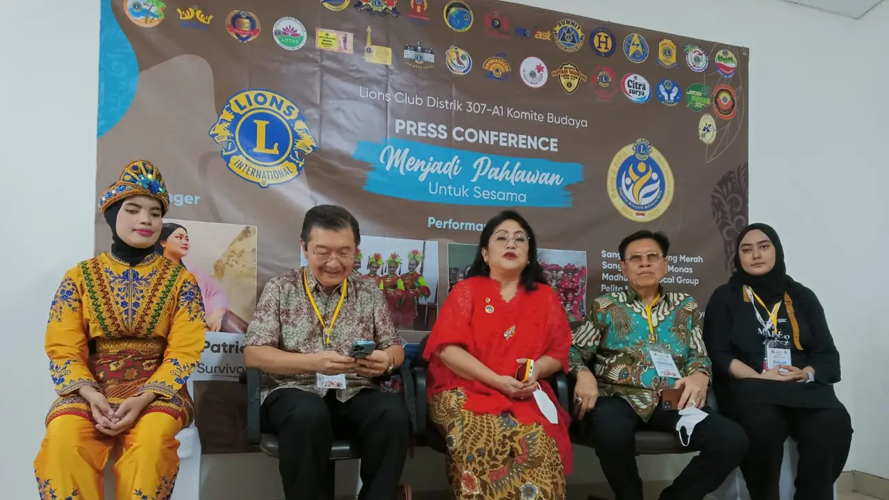 Acara peringatan Hari Pahlawan ini dimotori Lions Club LCJ Paramitra. Didukung oleh 30 club, serta Komite Budaya Lions Club Distrik 307-A1.