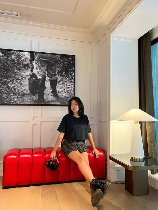 Lewat unggahan foto di Instagram, Shenina menunjukan penampilan beda dengan gaya rambut baru. [Foto: Instagram/sheninacinnamon]