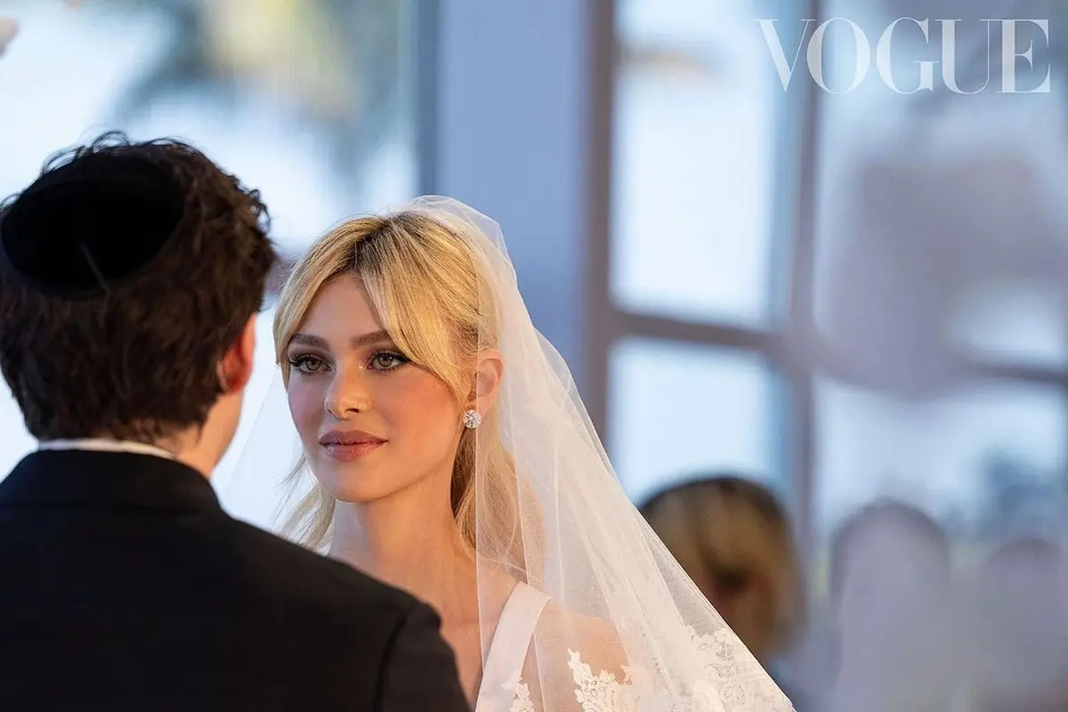 7 Potret Detail Gaun Pengantin Nicola Peltz yang Dinikahi Brooklyn Beckham, Mewah dan Elegan